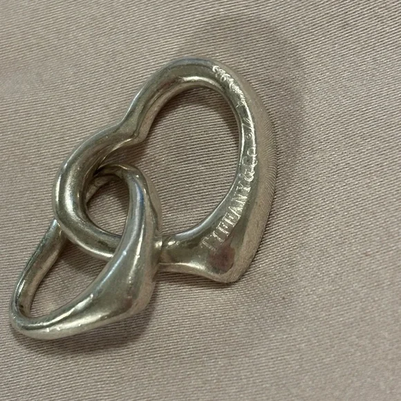 Vintage Tiffany & Co sterling silver double heart pendant by Elsa Peretti - Picture 2 of 10